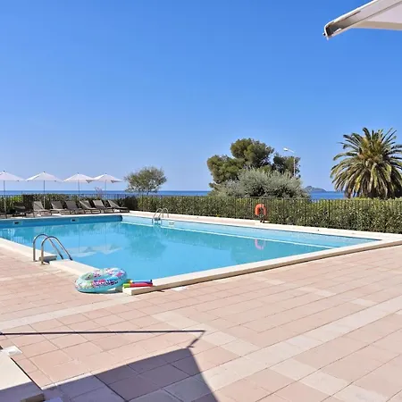 Les Calanques Lägenhetshotell 3*