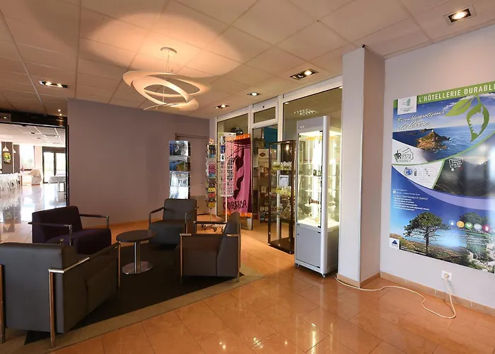 Apartmanhotel Les Calanques 3*