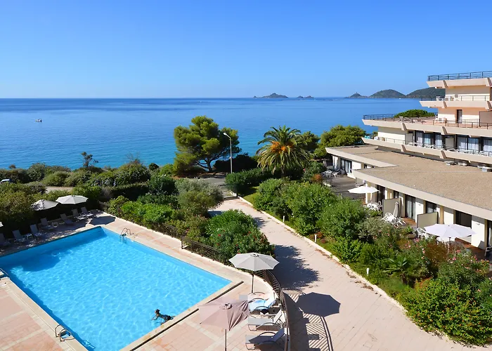 Apartmanhotel Les Calanques 3*