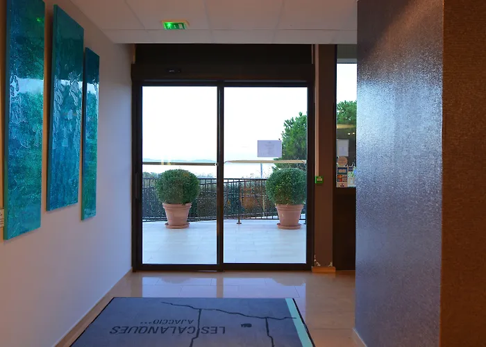 Apartmanhotel Les Calanques 3*