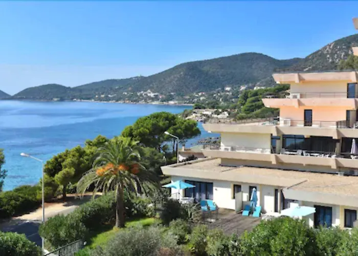 Apartmanhotel Les Calanques 3*